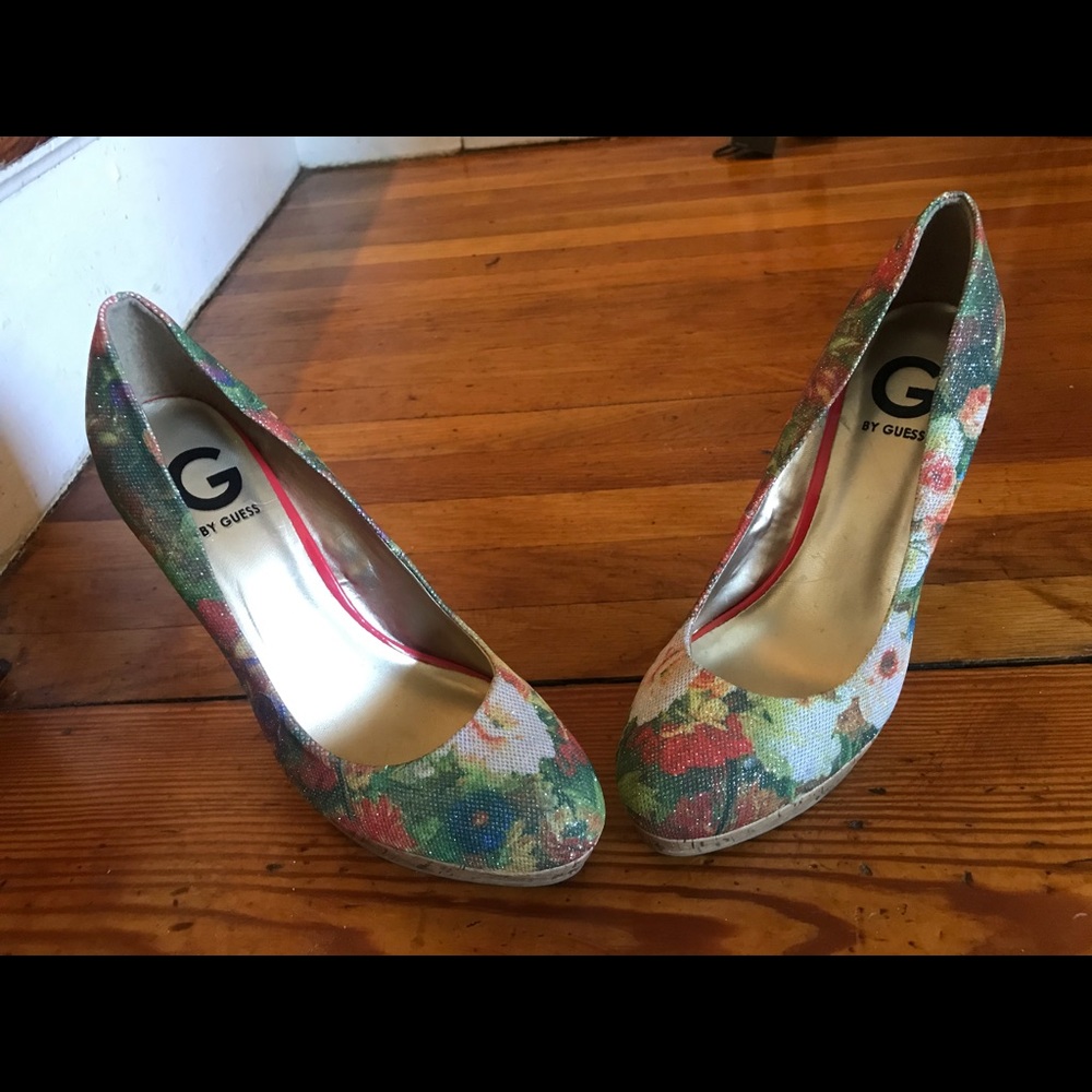 Guess multi color shoes size 9M